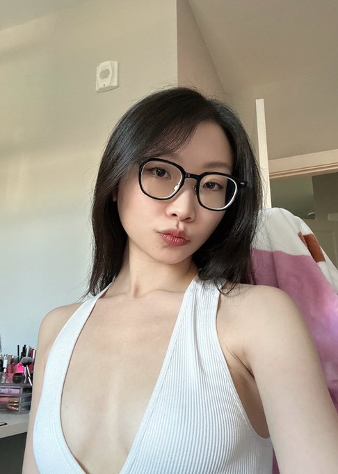 Watch jinny's leaked NSFW photo on TwXstars