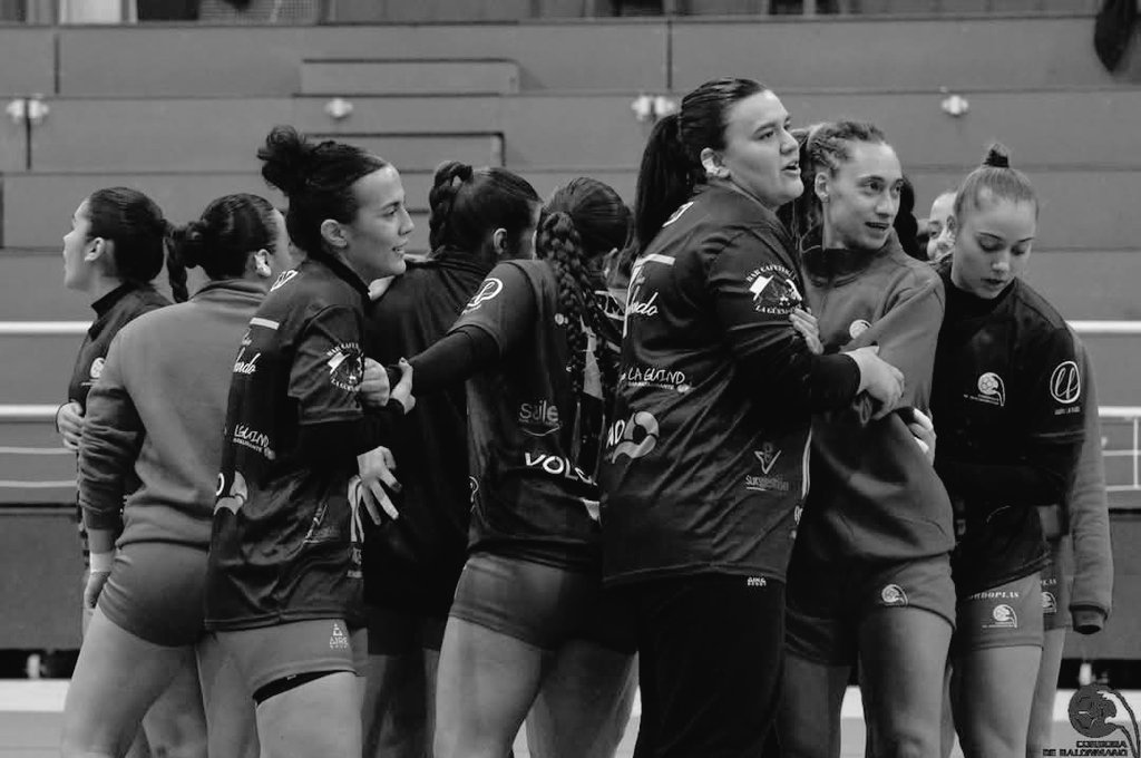 Hay veces que no salen las palabras positivas pero me acuerdo del trabajo que tenemos detrás y se me olvida todo! Nos vemos en una semanas minguitas 🖤 
A recargar para la vuelta, aquí nadie se baja 💪🏾🚣🏽‍♀️
OS QUIERO EQUIPO! ❤️🖤🧠