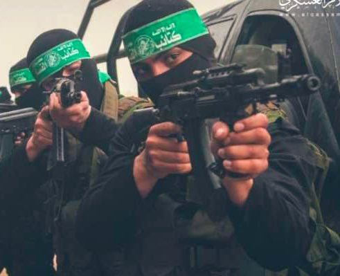 FalasAbuAmal's tweet photo. Brigadas Al-Qassam: “Nuestros muyahidines pudieron lanzar una serie de granadas de mano de fabricación sionista hacia un grupo de soldados junto a un transporte de tropas, dejándolos muertos y heridos en medio del campamento de Jabalia, al norte de la Franja de Gaza”. https://t.co/HwaXILDkGh
