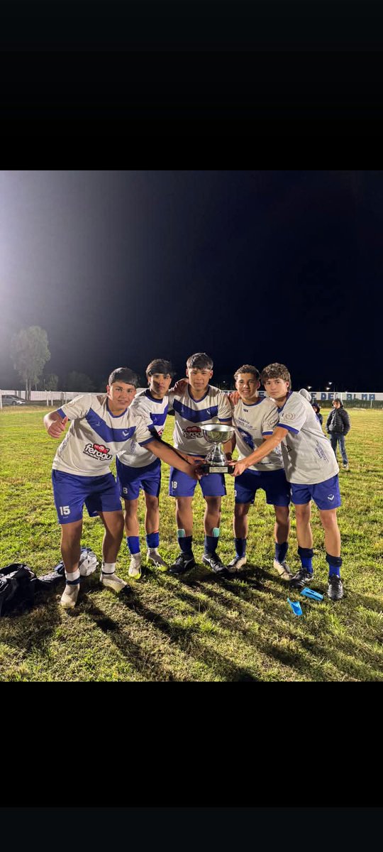 Felicitaciones a <a href="/sarandifc/">Martin Muraña</a> por coronarse campeón del campeonato sub 18 de Sarandí del Yi tras ganarle 4@2 a Nacional y a nuestros juveniles Sebastián Melgarejo,Santiago García,Federico Cantero,Martín Sosa y Mateo Luzardo 
@melga_seba
@__santi_08
<a href="/fedecantero16/">Federico Cantero</a> 
<a href="/martinsosa_10/">martin</a>