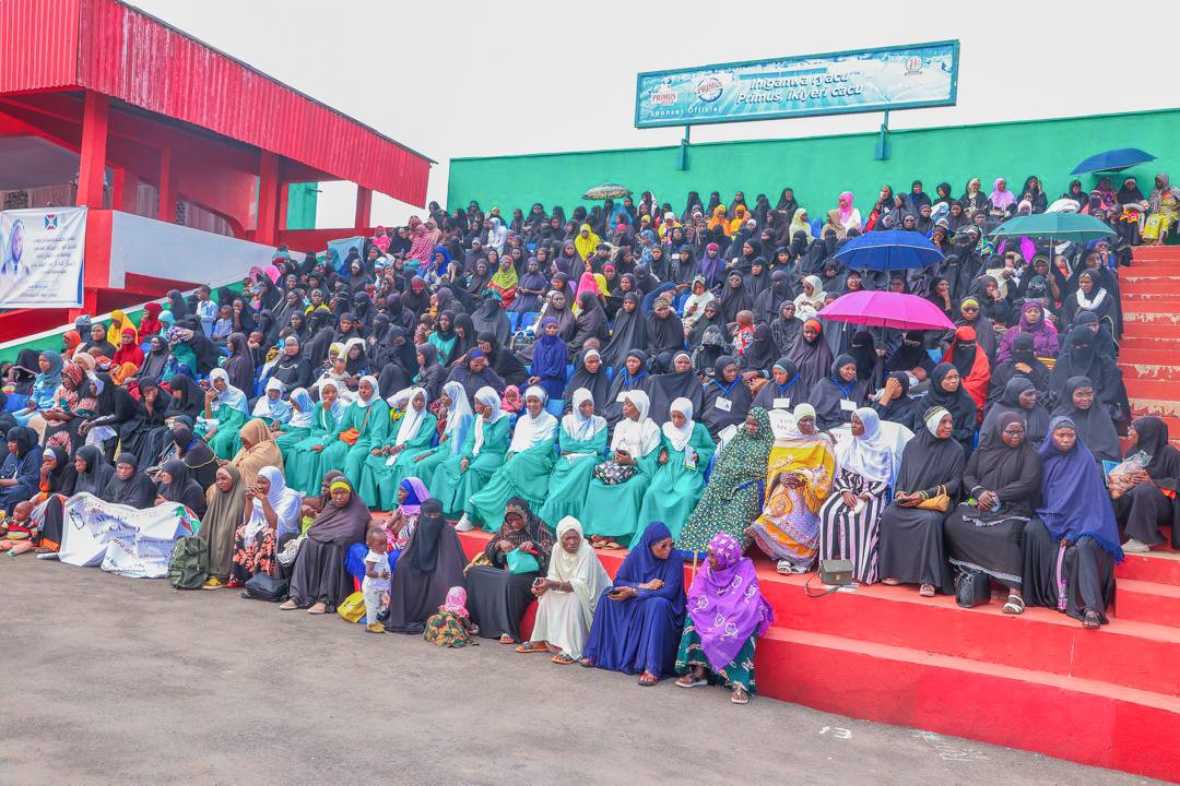 RTNBurundi's tweet photo. Lors de l'investiture du nouveau Mufti de la #COMIBU, le Secrétaire général du @CnddFdd @R_Ndikuriyo a invité les leaders musulmans à encourager leur communauté à travailler dur pour développer leurs ménages, piliers du développement national. https://t.co/CUmZkDPuKG
