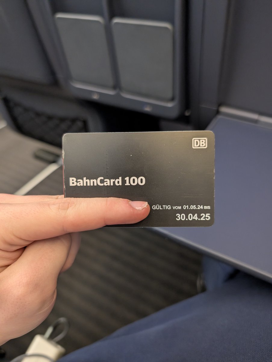 Diesen Tweet werdet ihr nicht nachvollziehen müssen. Er ist für mich.

Ich weiß nicht, warum ich das Bedürfnis habe, mir das von der Seele zu tippen, aber diese Karte ist so viel wert.. 

Scheiß auf den monetären Aspekt, teuer, aber darum geht es nicht - sie ist so viel mehr..