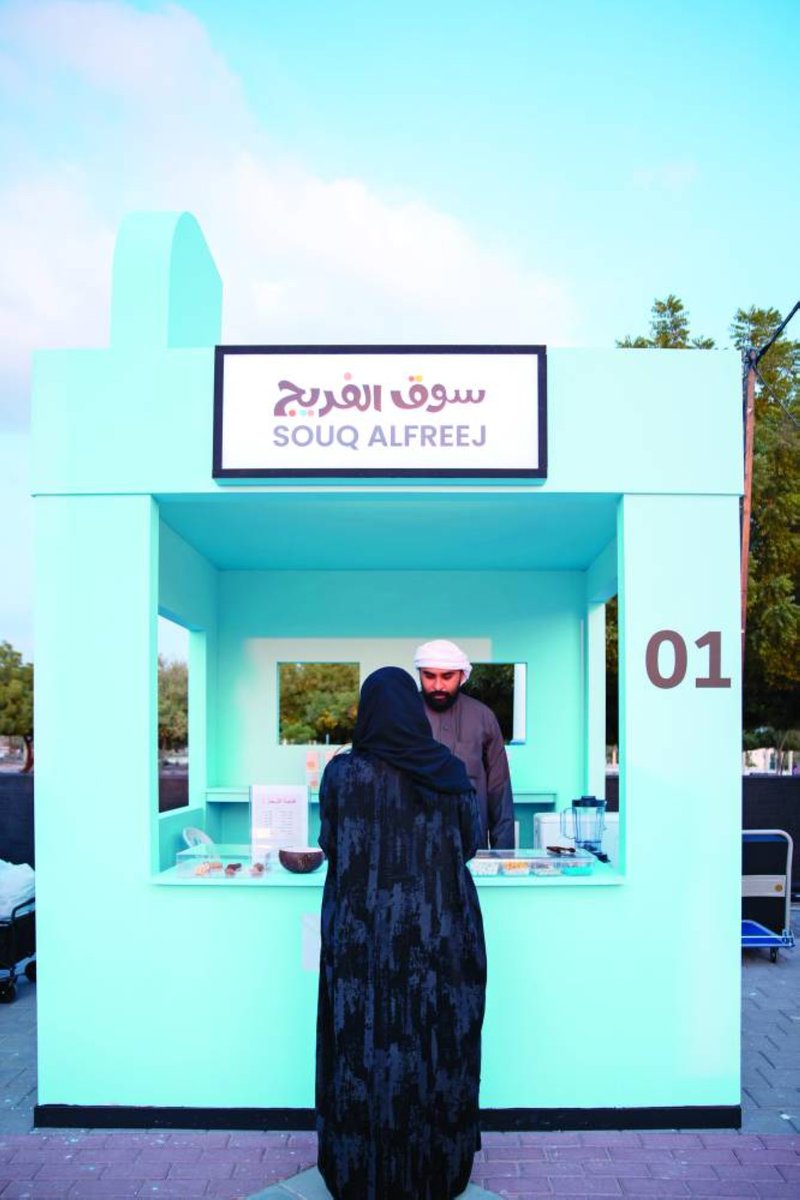 أعلنت بلدية دبي عن أن عدد زوار سوق الفريج خلال الأسبوع الأول بلغ أكثر من 32 ألف زائر، وبناءً على طلب الجمهور تم تمديد مواعيد السوق حتى الساعة 11 مساء، نظراً للإقبال الكبير الإقبال كبير عبر صفحات وسائل التواصل الاجتماعي والاستفسارات التي ترد البلدية والزوار في حديقة الورقاء 3