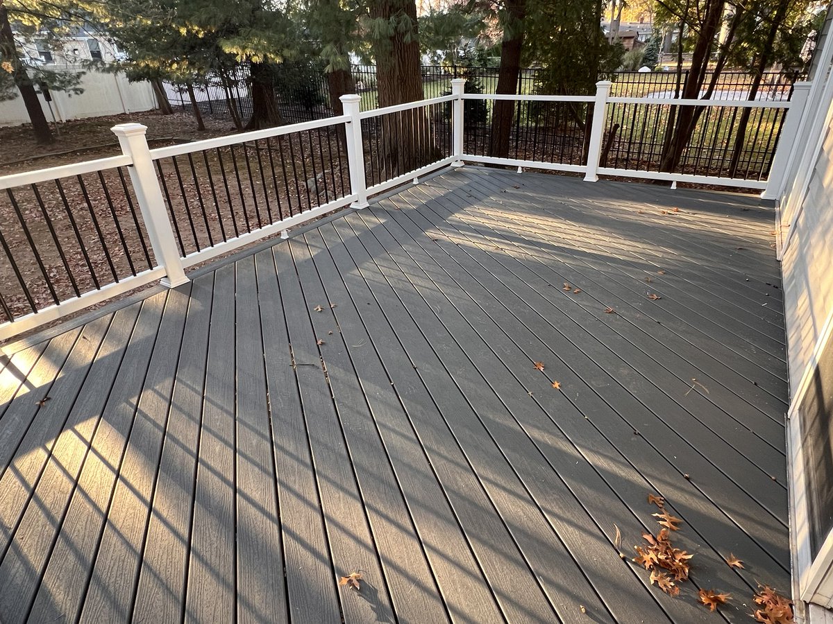 Another quality #deck and design. The client chose clam shell color and thanked us for our craftsmanship. This deck was built in Old Tappan, NJ adding value to the home with @trexcompany boards and railings.