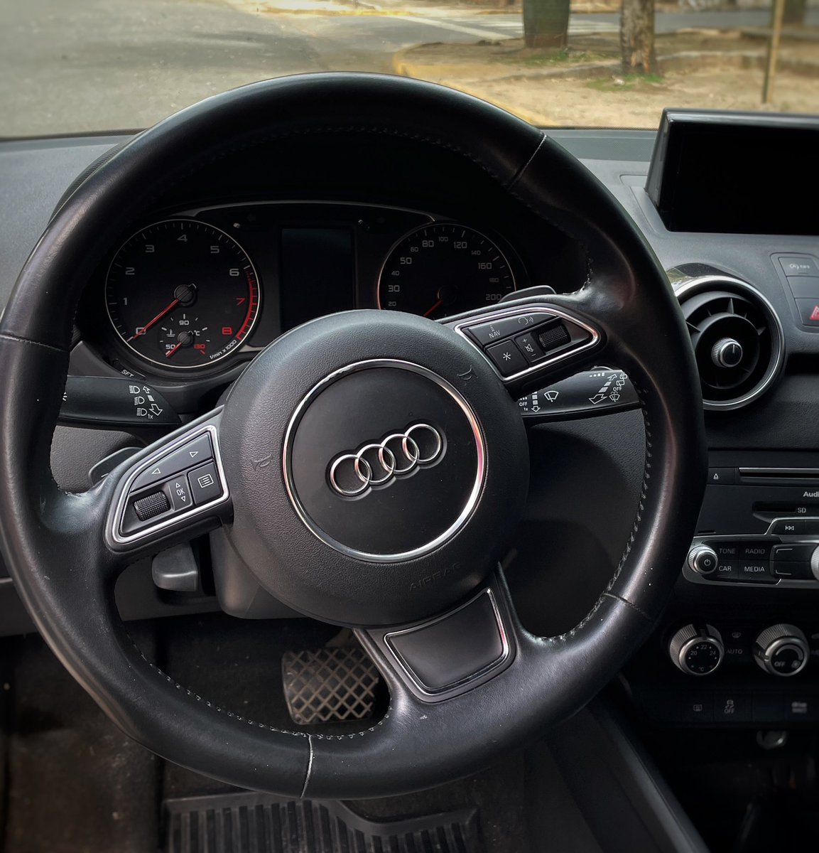 Nuevo ingreso! 🔥

Audi A1 Sportback TFSI S-Tronic 2016 con 144.000 km

Segunda mano. Gomas delanteras nuevas y traseras a media vida. 

El auto esta en La Plata.

US$19.500 💵