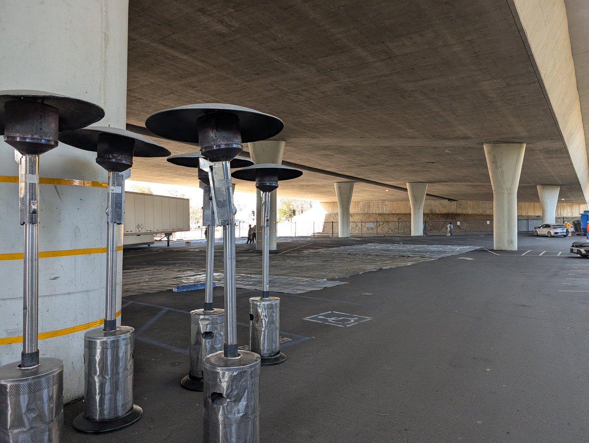 Statice is being cut and under the bridge set-up has begun! Our first true deco shift is under way, as we start getting #RoverRendezvous ready for the <a href="/RoseParade/">Rose Parade</a>