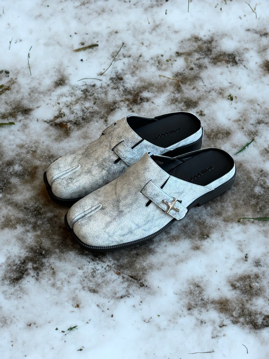 Tabi Swiper Mules in Graphite White

December 26 12PM PT / 3PM ET
tombogo.com