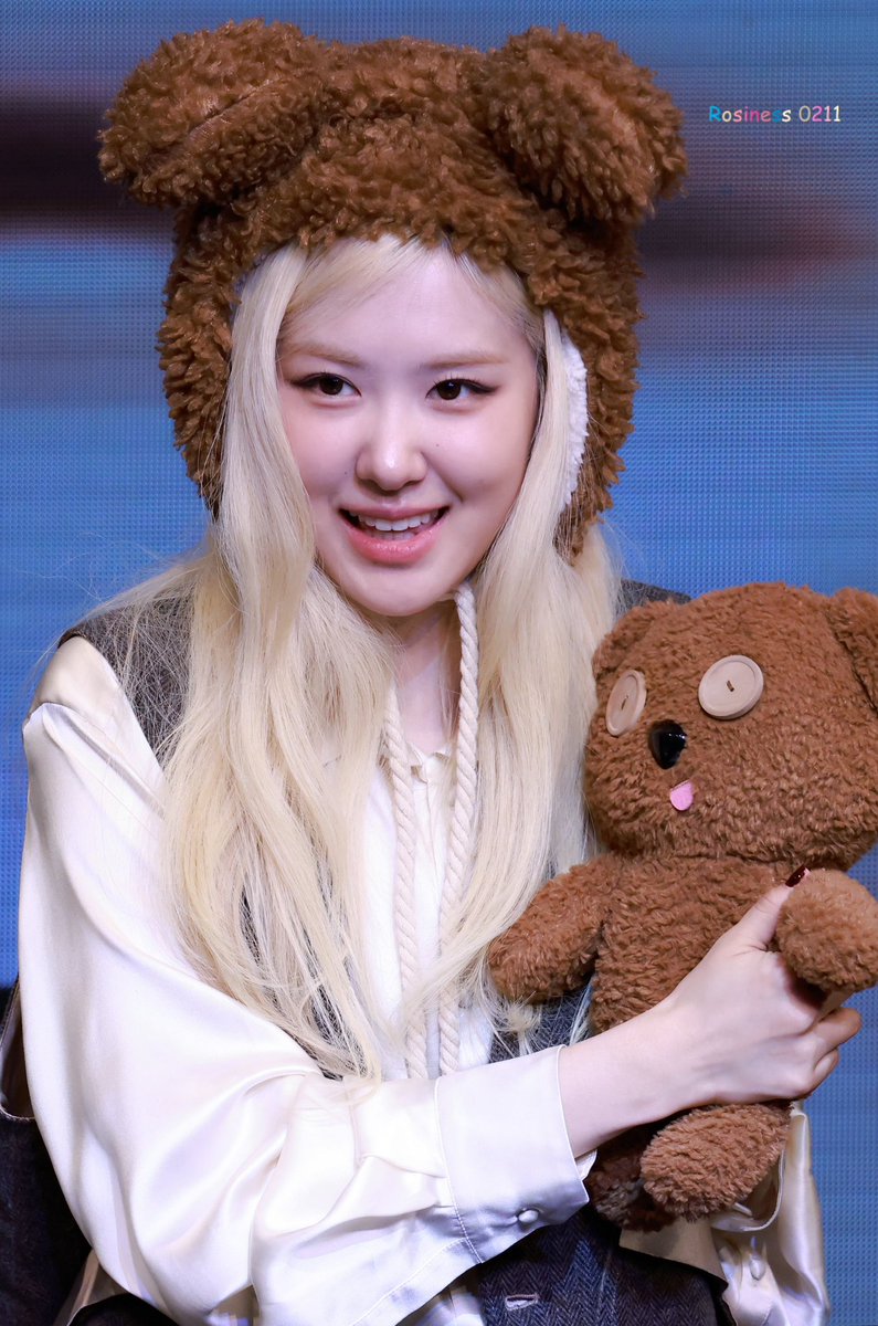 Rosiness_of0211's tweet photo. 241221🤍rosie 팬싸 HQ

🪽 https://t.co/fGvQtX3rrT
🪽 https://t.co/E7iqRFwY46
🪽 https://t.co/bbRAyKuaFr

#로제 #rosiebyROSÉ #ROSÉ 🫧
#ROSÉ_rosie #rosesarerosie https://t.co/NtcMds2c4L