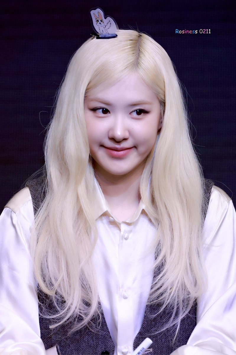 Rosiness_of0211's tweet photo. 241221🤍rosie 팬싸 HQ

🪽 https://t.co/2wxzWU8hft
🪽 https://t.co/95jJNzuUEY
🪽 https://t.co/F525OGygdB

#로제 #rosiebyROSÉ #ROSÉ 🫧
#ROSÉ_rosie #rosesarerosie https://t.co/arat3LnKeB