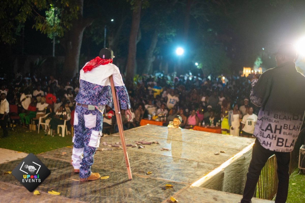 <a href="/BsgLabongo/">Dennis Labongo</a> came, lit up the stage and left the audience yearning for more at the <a href="/rudeboypsquare/">Rudeboy</a> live. 

#RudeBoyInGulu