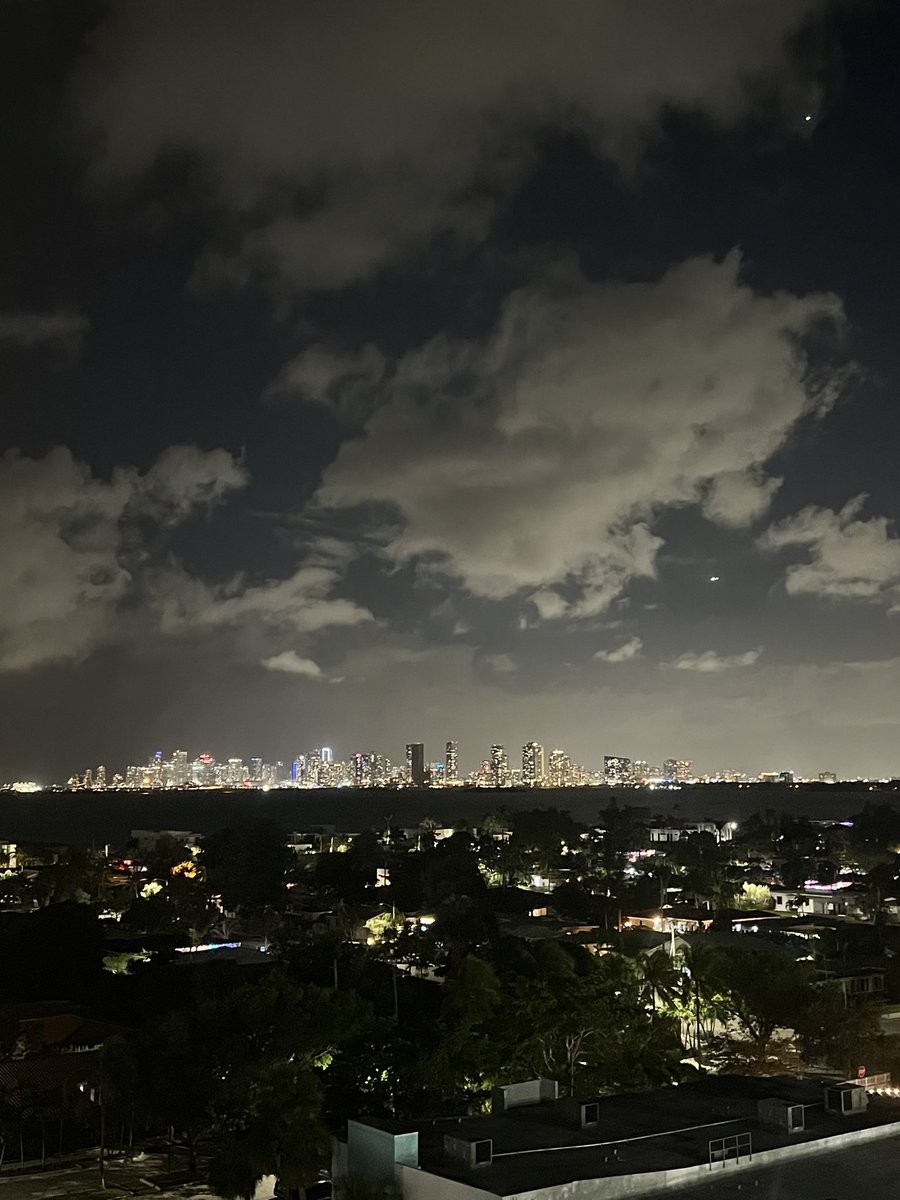 princess_wand_'s tweet photo. I love you #Miami https://t.co/bcjSLoEBsk