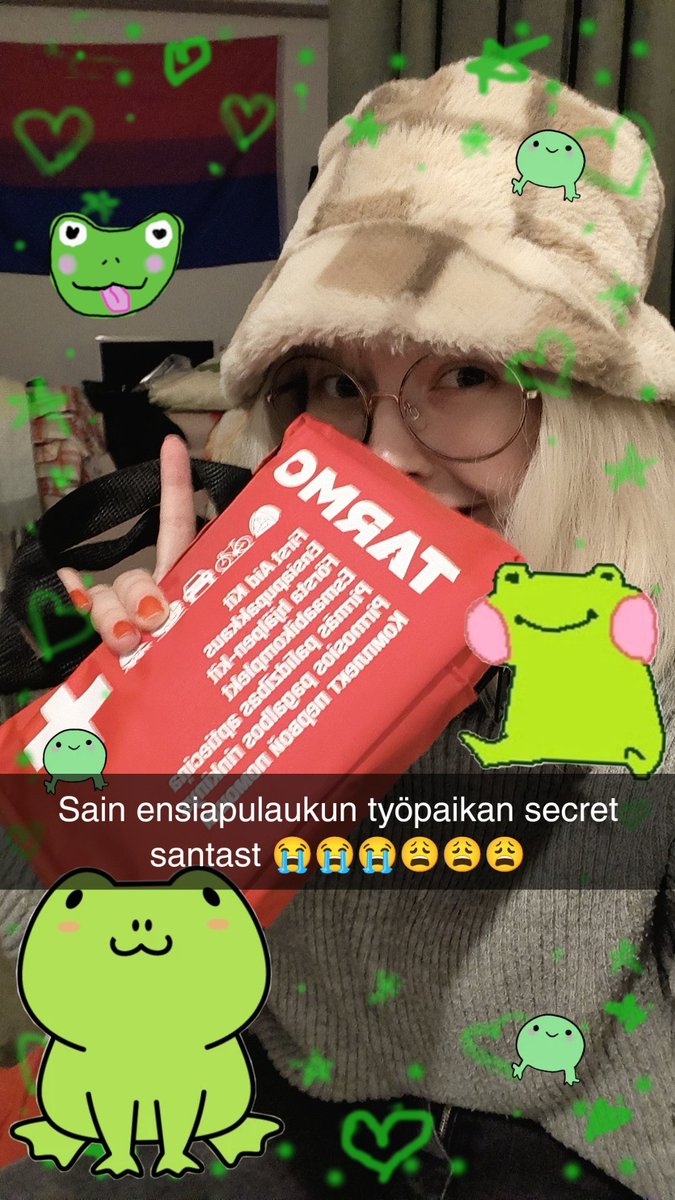 karamellsi's tweet photo. Git a first aid kit from my secret santa 😭😭😭😍😍😍😩😩😩 https://t.co/AZQq7EJDlO