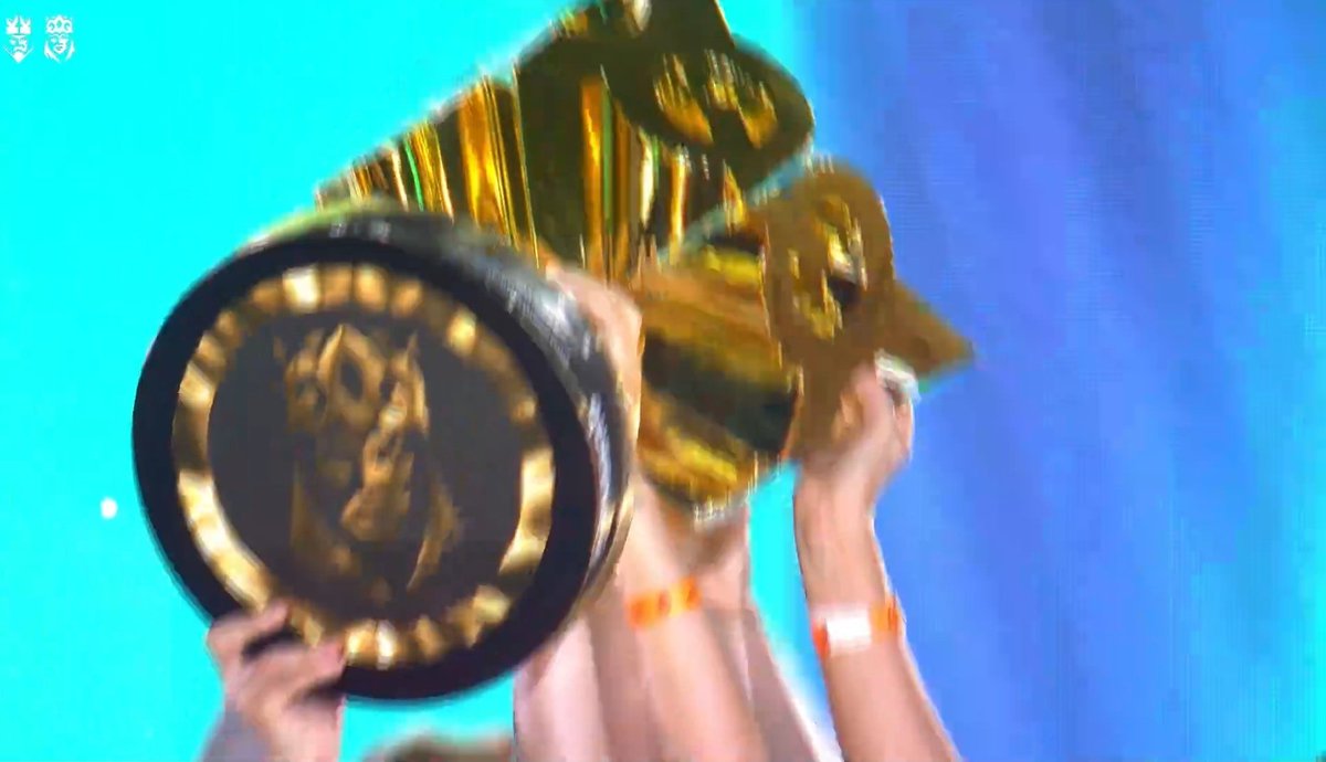 Don Julian IV 🍐👑🎩 tweet media