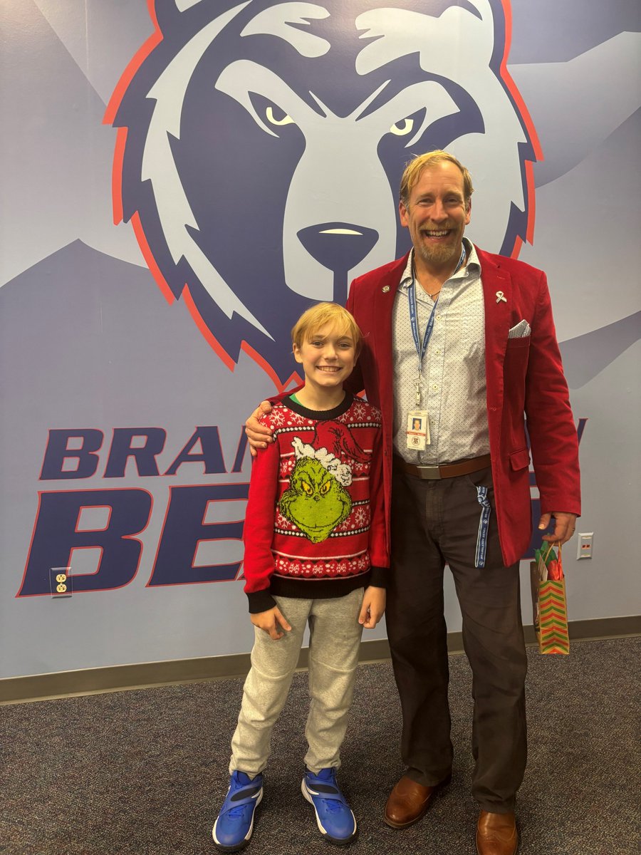 It was awesome to welcome one of my previous <a href="/CedarLaneES/">CedarLane_Principal</a> Lions to <a href="/BAM_MS_Official/">Brambleton Middle</a> Bear Country!  I am thankful!  Happy Holidays!!