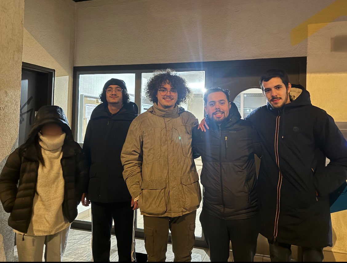 allanbrunon's tweet image. Présent à Lyon avec le @RIAntifasciste, nous débaptisons la rue Bugeaud en remplaçant les plaques par celles de Gisèle Halimi, militante de la paix. 

Honte au fasciste @p_blache, maire du 6e, qui réhabilite ce massacreur d’Algériens en s’opposant à la suppression de sa plaque.