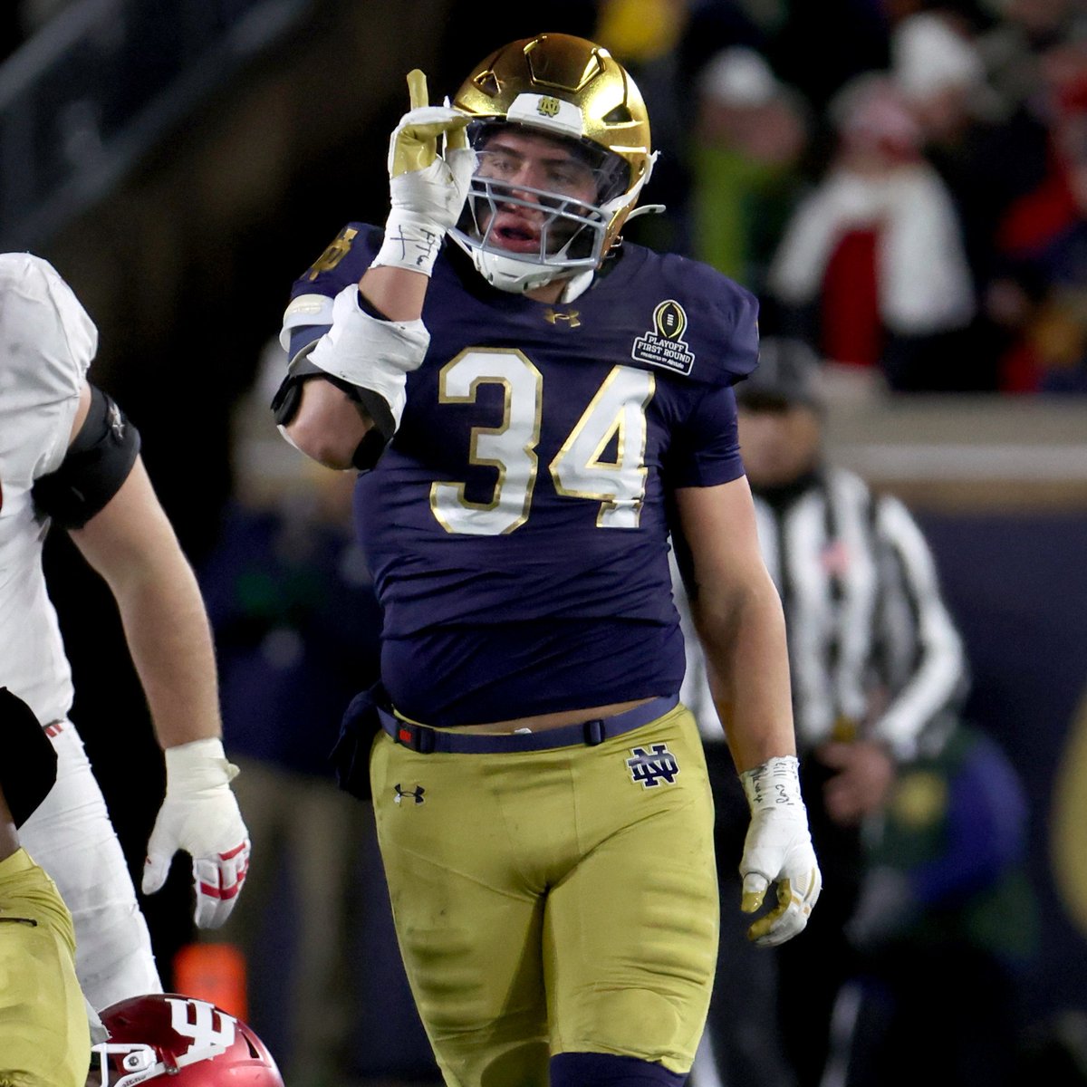 tbhorka's tweet photo. The only Notre Dame defensive player with a Pro Football Focus game grade of 80+ vs. IU?
Sophomore LB Drayk Bowen.
On a team with so many elite playmakers in the secondary and game-wreckers up front, Bowen has been a stellar unsung hero all season.
https://t.co/G9GA4i592X https://t.co/An5NTsgzMa