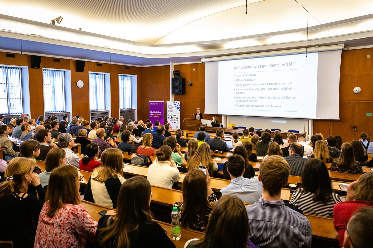 czexpats's tweet photo. Pár střípků ze včerejší #KPS2024 ✨ Moc děkujeme všem řečníkům i účastníkům za skvělou atmosféru na @UniKarlova a těšíme se opět příští rok! 🫶 Krásné Vánoce všem přeje celý team @czexpats 🎄

📷: @malyvedec &  Josef Havlín 🙏