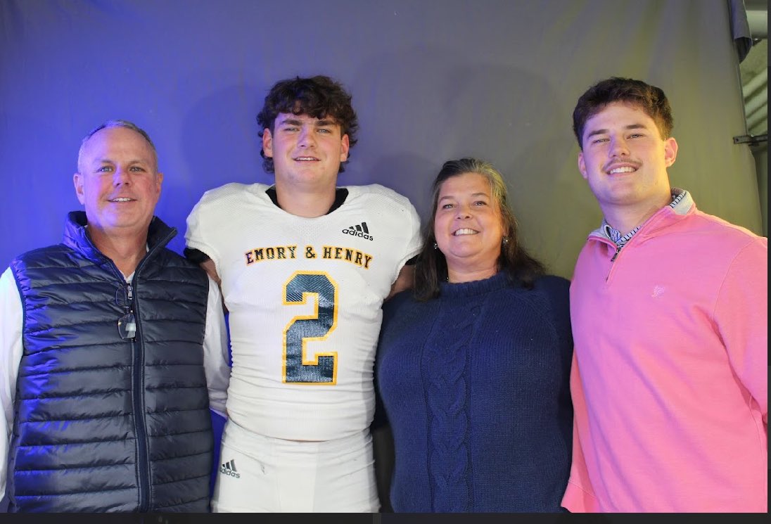 I am beyond blessed to announce my commitment to <a href="/EmoryHenry_FB/">E&H Football</a>. Excited to get to work. <a href="/CoachQHunter/">Quintin Hunter</a> <a href="/CoachWalters_/">Mitchell Walters</a> @CoachDub_58 

<a href="/CoachATaylorMA/">Austin Taylor</a> <a href="/CoachTHiatt/">Tanner Hiatt</a> <a href="/GraniteBears/">MA Athletics</a>