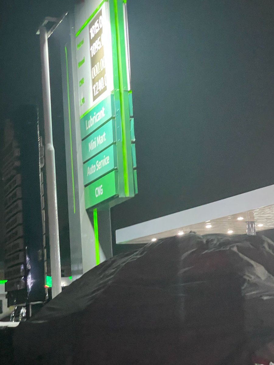 tfbvngz's tweet photo. Now I get why NNPCL has the best petrol prices—With an abundance of over 900 fully operational filling stations all over Nigeria, you can’t go wrong with convenience! Honestly, this is the ultimate go-to spot for premium petrol, no cap. 💯 https://t.co/U0jMUOQCDM