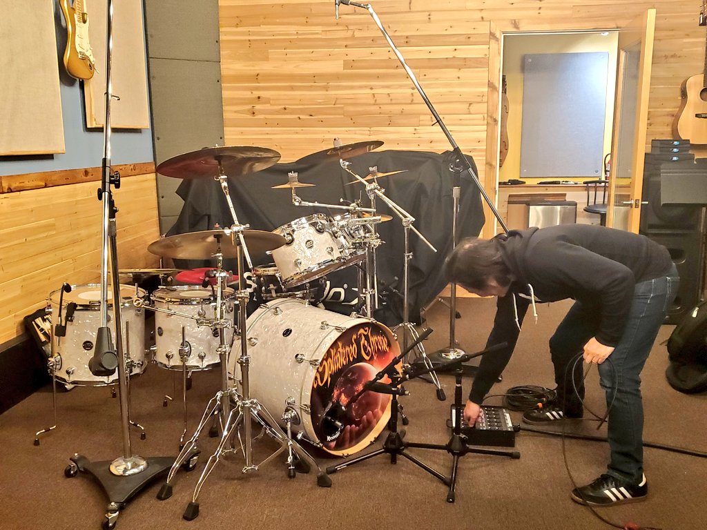 WhiteCrone's tweet photo. Good things are happening for @SplinterdThrone at Primal Recording Studio in #PortlandOR
#heavymetal #CatchTheThrone https://t.co/UCWcwCTwfJ