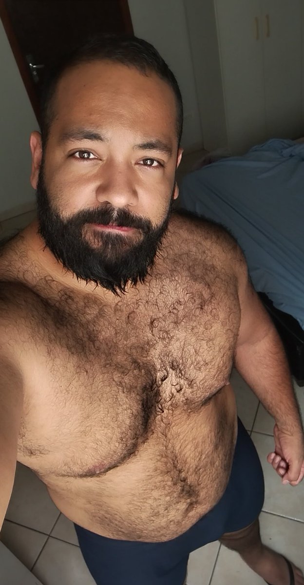 strongbearbraz's tweet photo. Um banho pra refrescar 🐻🚿 https://t.co/YxCkJEaCXJ