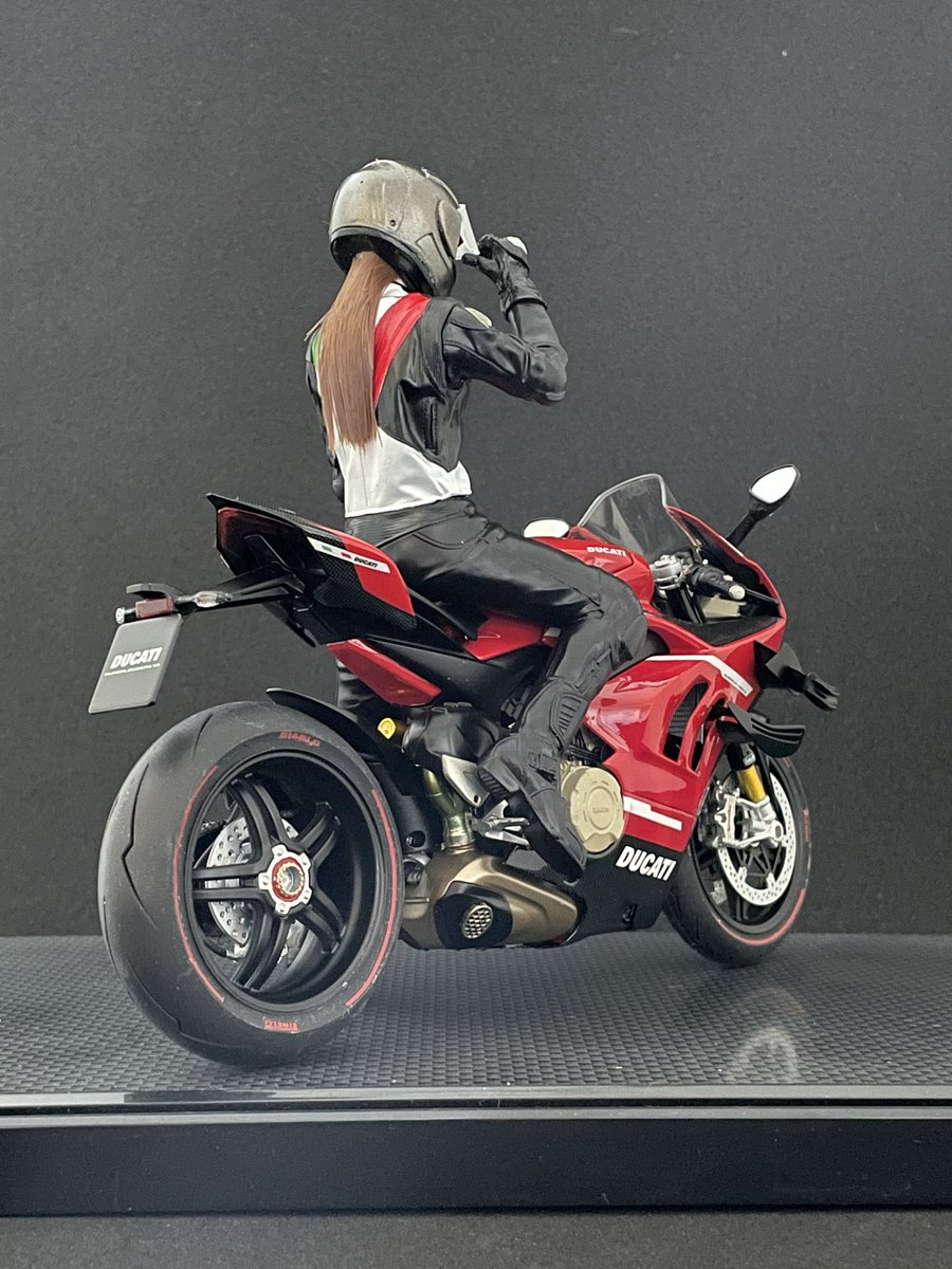 itoh_hirotaka's tweet photo. #今年造った最高傑作で2024年を振り返る
#tamiyainc
#tamiya_plamodel
#タミヤ
#DUCATI
#SUPERLEGGERA_V4
#CLUB_M
#The_Woman_Rider
初めて髪とまつ毛植毛に挑戦したこの娘と相方のドカかなぁ…。 https://t.co/aBl8IVYuqv