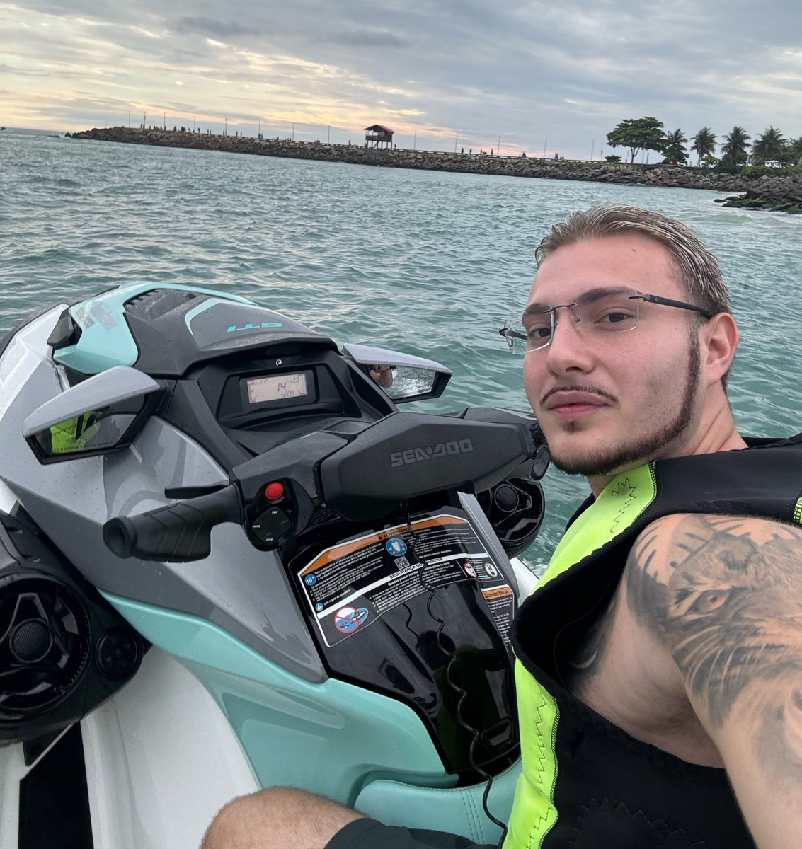 puterrier_'s tweet image. Vivendo a fanfarronagem ê ê 🌊🥵