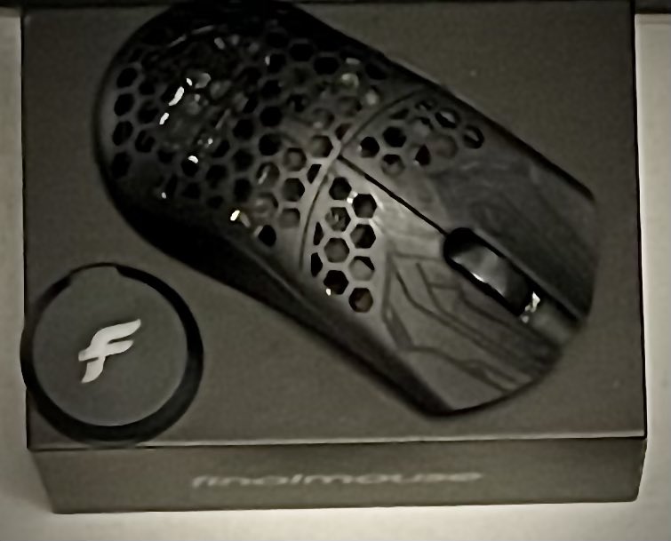 shockhunter's tweet image. Well I’m finally gonna try a final mouse got my hands on the  ULX competition classic raw carbon edition. First thoughts to me are the quality to the price is unmatched gonna give the sensor a test drive b4 praising to much 🤣 @finalmouse #mnk