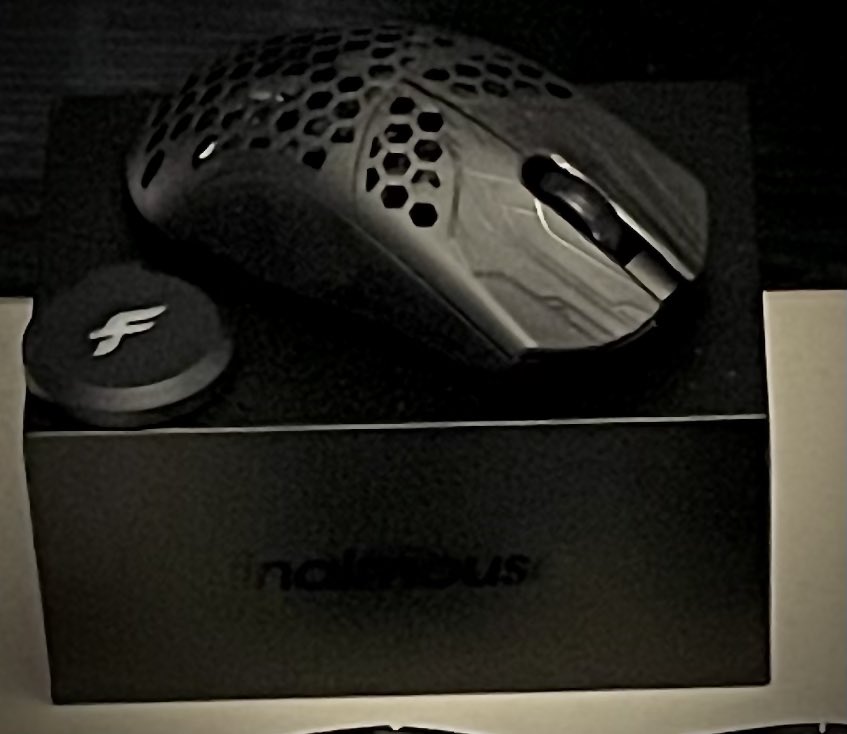 shockhunter's tweet image. Well I’m finally gonna try a final mouse got my hands on the  ULX competition classic raw carbon edition. First thoughts to me are the quality to the price is unmatched gonna give the sensor a test drive b4 praising to much 🤣 @finalmouse #mnk