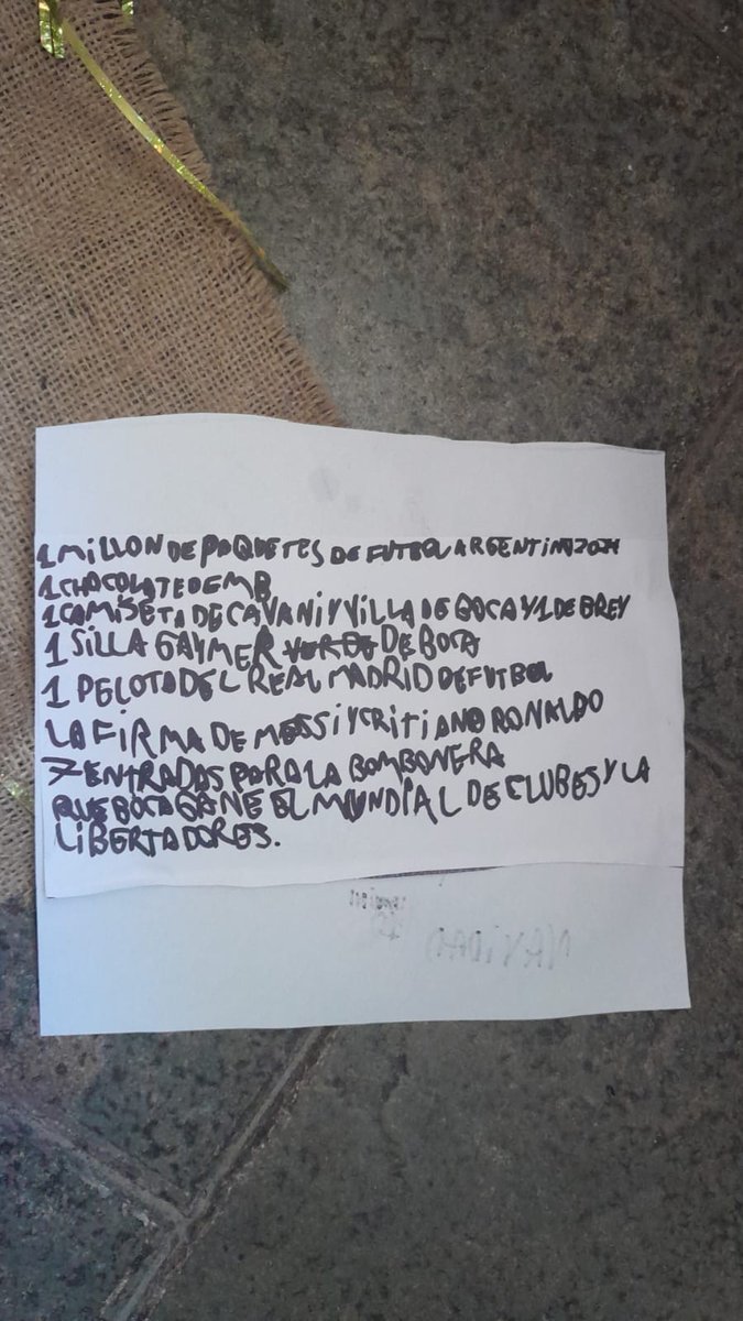 sofiivconti's tweet photo. Es espectacular la carta a papá Noel de mi hermano https://t.co/B5B3oQSYKD
