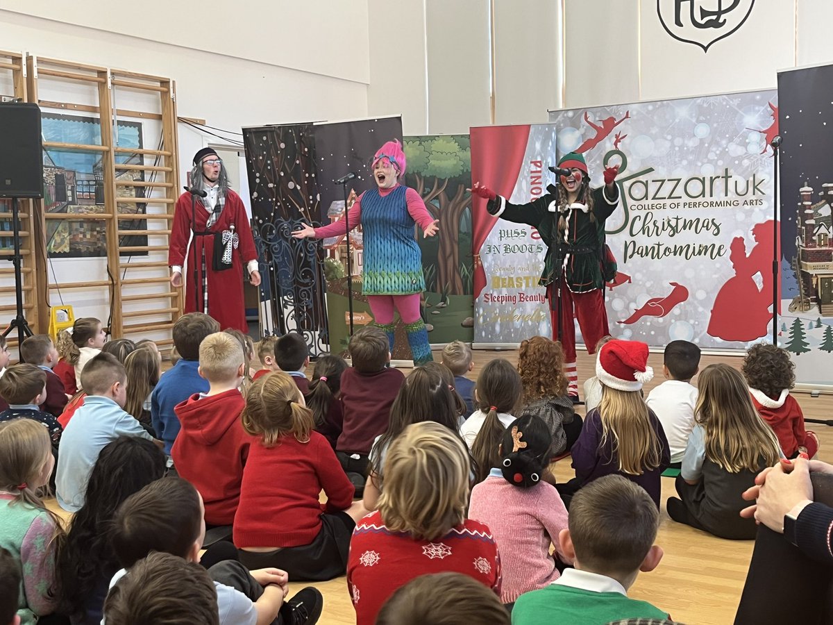 QuarterPS_SLC's tweet photo. We had a fantastic afternoon on Thursday enjoying “Christmas Un-Rapped” pantomime with @Jazzartuk 🎄 https://t.co/vq0Urrg6hE