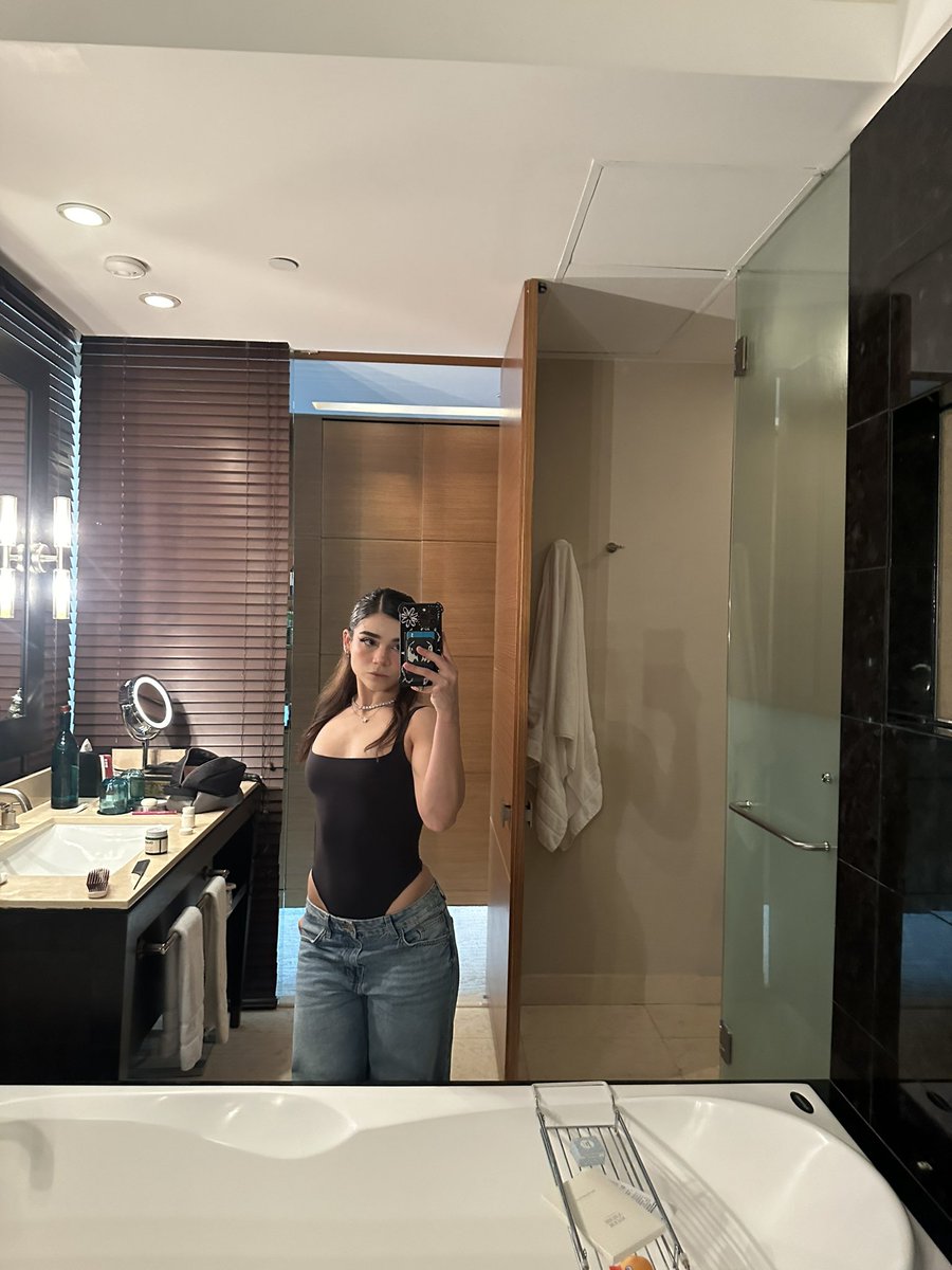 Alanita ₊˚⊹♡ (@alanafloresf) on Twitter photo 