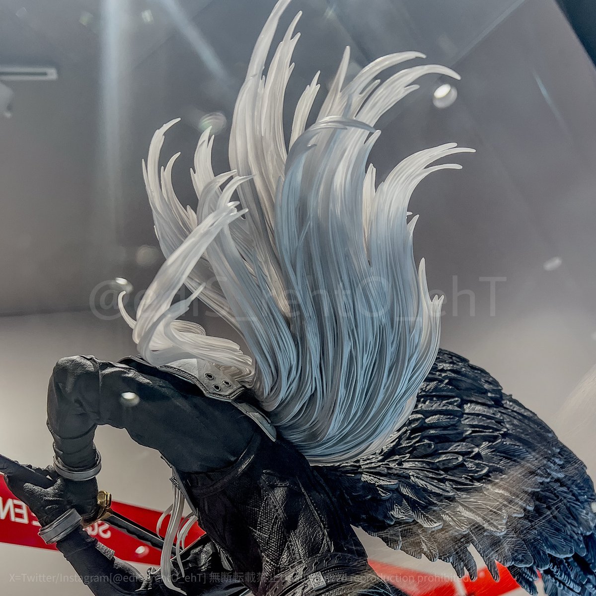 ediS_rehtO_ehT's tweet photo. FF7R マスターライン、正面からは撮り散らかされてると思うのでニッチな画角
下から見てもセフィロスの髪の流れすんごい
#FF7R #MASTERLINE #Prime1Studio https://t.co/MSdw729ymV