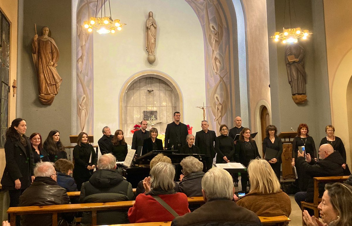 MPradesP's tweet photo. Emotiu concert de Nadal del @cortyrichae amb l’estrena de la nadala  La tunc-que-tan-tunc, arranjada per Andreu Ferré qui s’acomiada després de 10 anys  com a director del cor. https://t.co/02fzSOyHX9