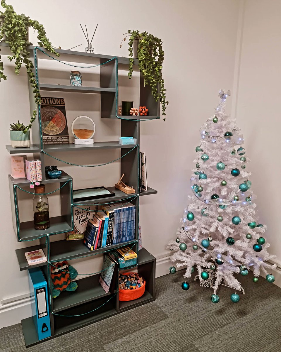 FenixCbt's tweet photo. Merry Christmas and a Happy New Year from Team Fenix 🎄🎆

#christmasbreak #christmastree #chrismasdecor #christmasdecorations #feelingchristmassy #cbttherapists #cbttherapyinleeds #dbttherapy #dbtclinic #cbtclinic https://t.co/ZGp4Y23aoI