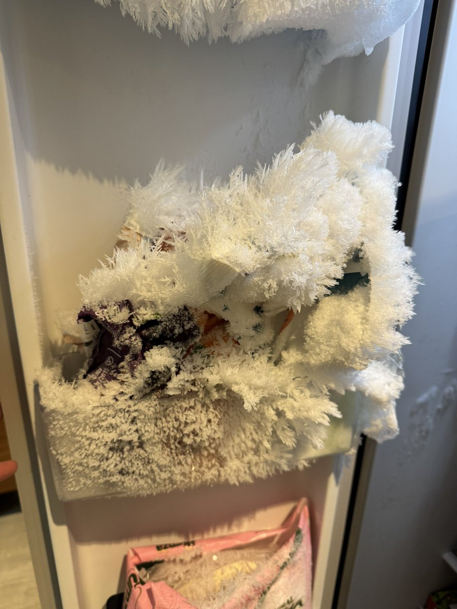 paulsilm's tweet photo. When @HisenseUK stole Christmas. Not one member have staff has responded to my emails including Pankaj Rana or Terry Huang and there teams. This is the 3rd month of issues, that are worse thanks to @HisenseUK engineers

#PankajRana #TerryHuang #hisense #grinch https://t.co/b1z6Nta8ZZ