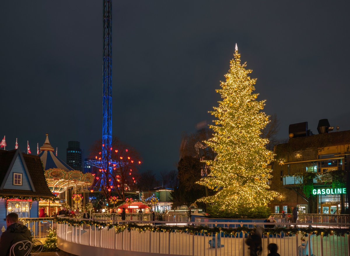 DorteHedengran's tweet photo. The ice rink in Tivoli Copenhagen at Christmas time🎄
#Denmark #SonyAlpha #streetphotography #December21th #SaturdayVibes #SaturdayMood #Saturday #Christmas
📸Dorte Hedengran https://t.co/OD5kKYxQZC