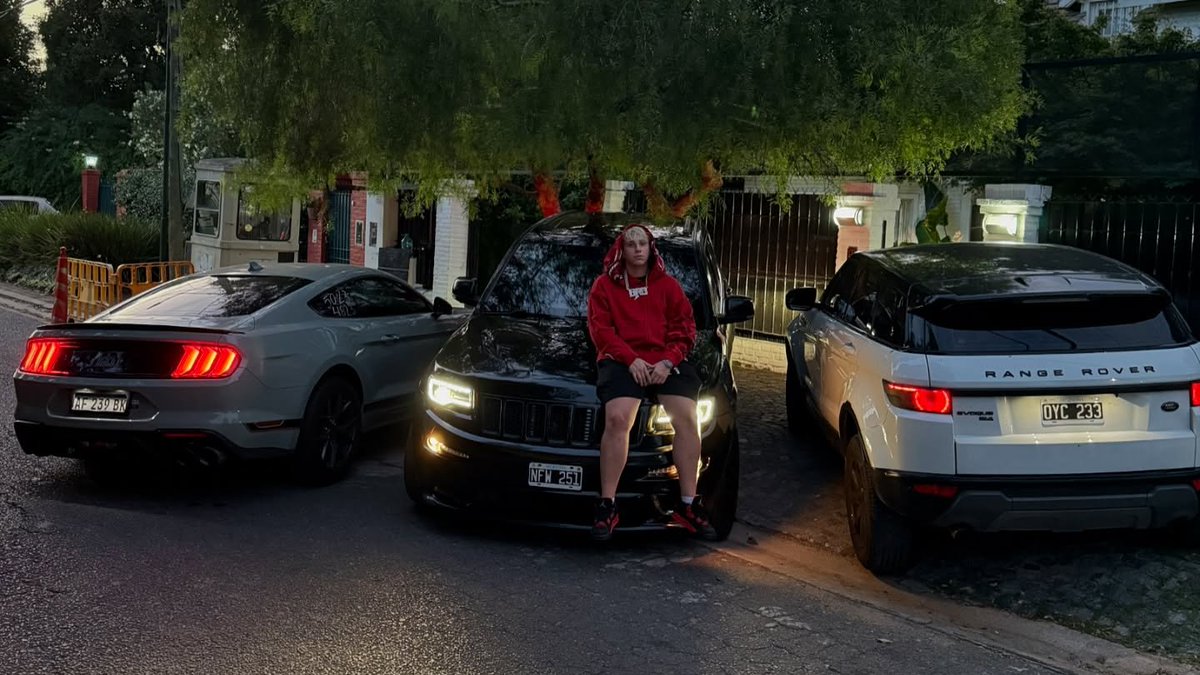 N1C0323's tweet photo. En 2019, Bruno, conocido como @brunenger, comenzó su recorrido como parte del público en los Coscu Army Awards. En 2020, destacó al ganar varias medallas, consolidándose como una figura en la comunidad. En 2022, vivió un momento único cuando Coscu lo mostró en vivo mientras jugándose el ban de twitch. Ahora, en 2024, Bruno da un gran salto al convertirse en el anfitrión de los Coscu Army Awards.

Este 21 de diciembre, @brunenger tomará las riendas de este evento que celebra a los streamers más influyentes de Argentina, en una ceremonia cargada de emoción, sorpresas y mucha energía. ¡No te lo puedes perder por https://t.co/2PFJEktbmB! #CAAwards