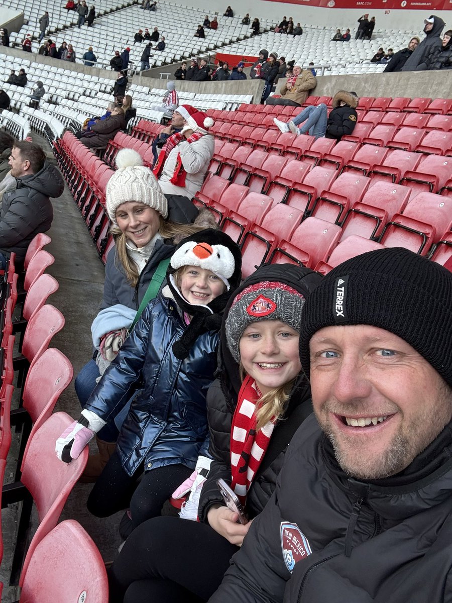 chrishurst82's tweet image. It was a mint day. +3. Girls 1st #SAFC match. And we didn’t freeze 😂😂 #HawayTheLads 🔴⚪️🔴⚪️