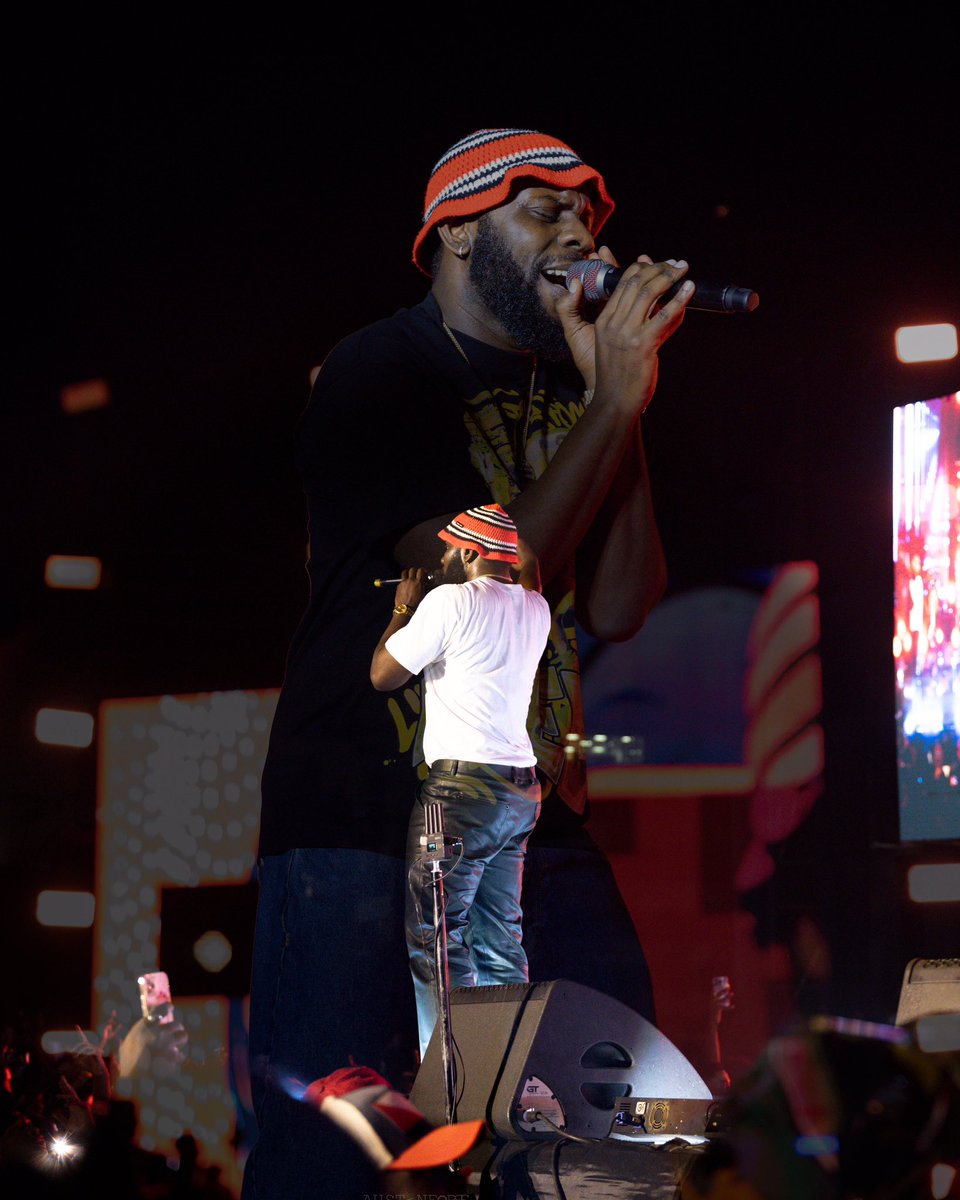 austine_bbs's tweet photo. BIG GUN 🔥🔥 live at #awgfest 
@Odumodublvck_ https://t.co/vQECl01tgU