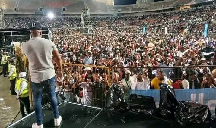 TalkLessers's tweet photo. Despite sabotage by the management,  Makhadzi she is the Queen that she think she is♥️ #MakhadziOneWomanShow https://t.co/wr6rluGlrq