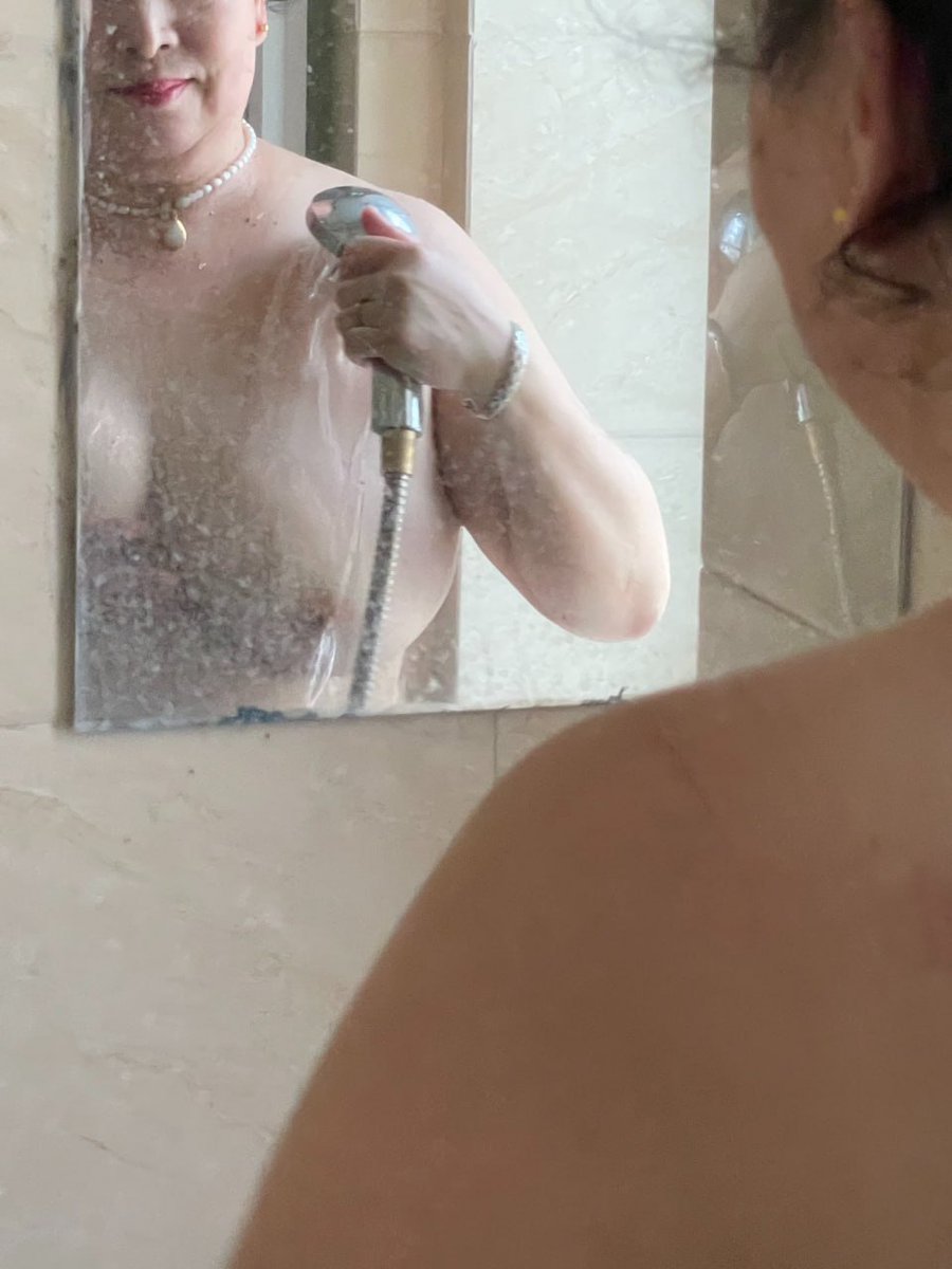 ស្រីចាស់50 tweet media