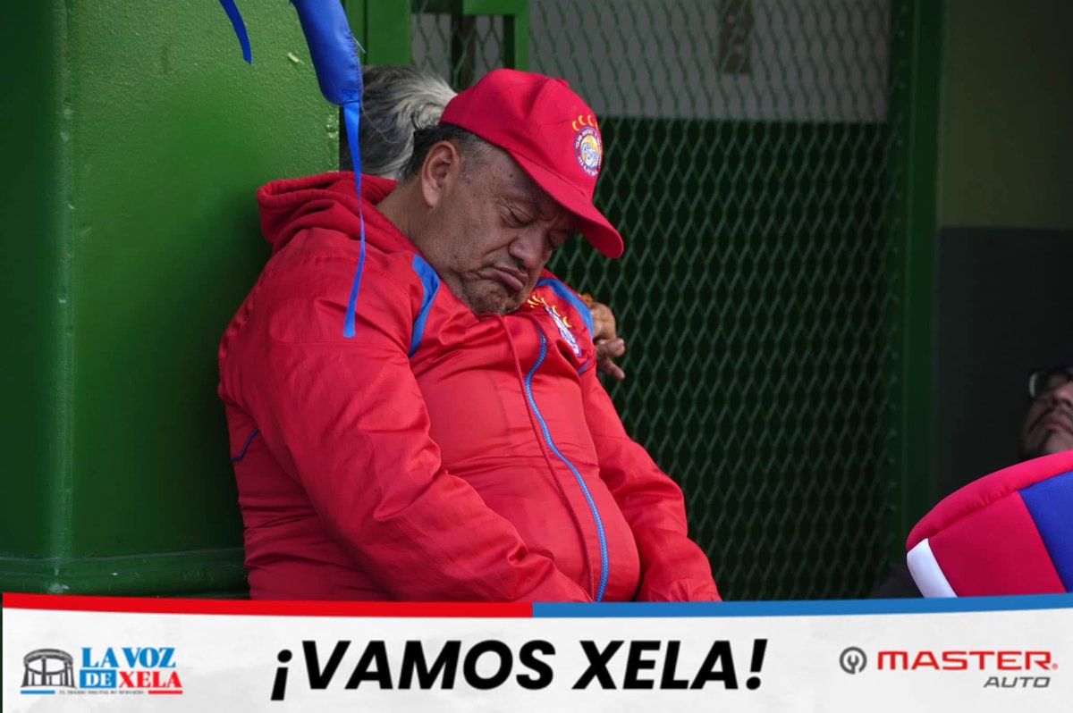lavozdexela's tweet photo. LA AFICIÓN NO DESCANSA 🌙 | Los chivos listos para festejar el séptimo título de Xelajú MC. El cansancio no le quita el anhelo a la afición. 💙🐐
#MasterAuto https://t.co/w2W8vJaPk1