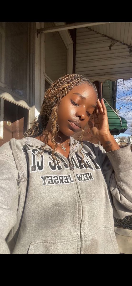 sominkscoded's tweet image. poser