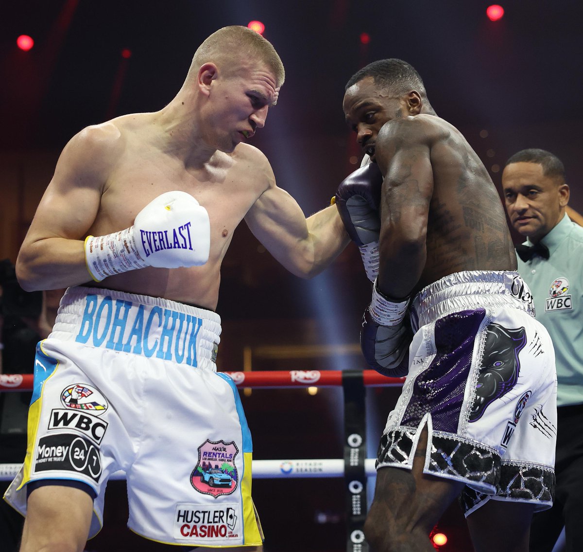 MatchroomBoxing's tweet image. Heart of a Champion 🔥

Let's go, @Ishmaeldavis_ 💪

#BohachukDavis #RiyadhSeason #UsykFury2