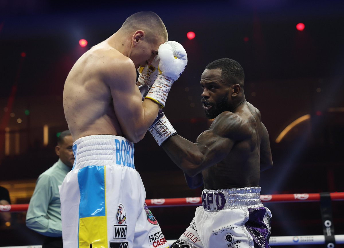 MatchroomBoxing's tweet image. Heart of a Champion 🔥

Let's go, @Ishmaeldavis_ 💪

#BohachukDavis #RiyadhSeason #UsykFury2