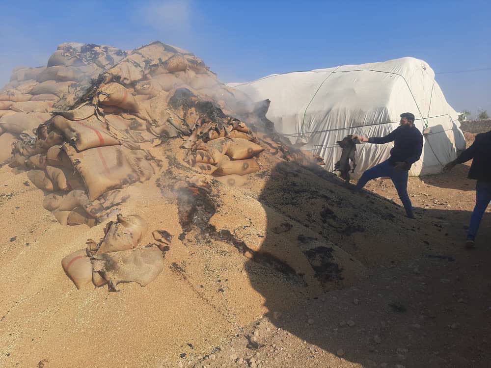 statelessidea's tweet image. Kobane has been in darkness for days due to the attacks of the Turkish state on the Tishrin Dam. Now it has hit the wheat. Do not think that there is no war going on here....The Turkish state is trying to depopulate Kobane.
#StandWithKobane
#RojavaRevolution