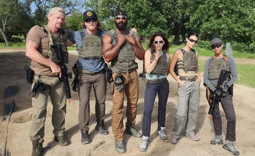 updates_lioness's tweet photo. the gang!
πΈ lamonicagarret via instagram #lionessplus #lioness https://t.co/FUQPoyuXix