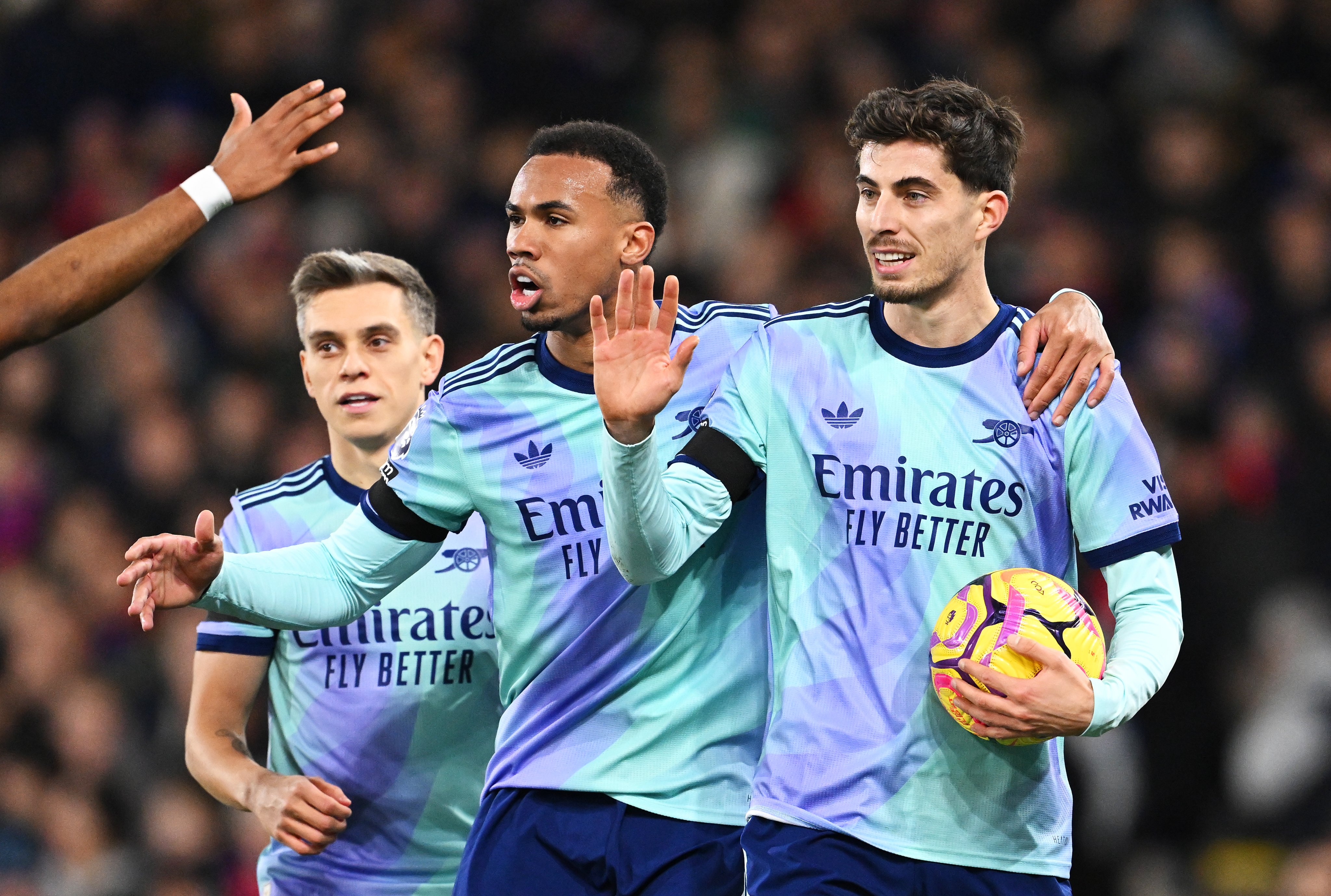 Kai Havertz celebrates with Gabriel and Leandro Trossard.