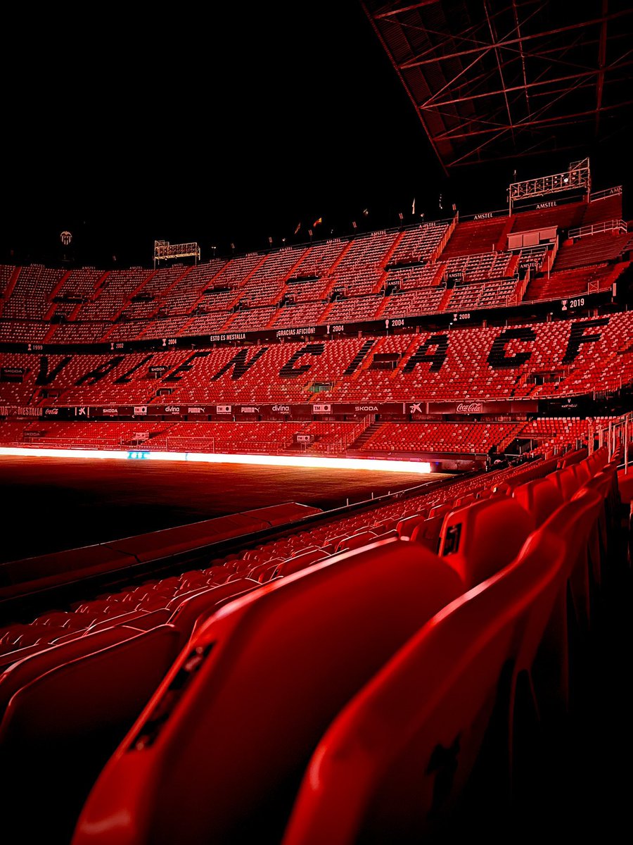 FedericoMemela's tweet photo. Que sí que hay estadios impresionantes, precisosos, espectaculares…pero no hay UN CAMPO DE FUTBOL más bonito que Mestalla en el mundo.

Vaya fotos que ha subido el @Alaves https://t.co/BLnXjESQyx